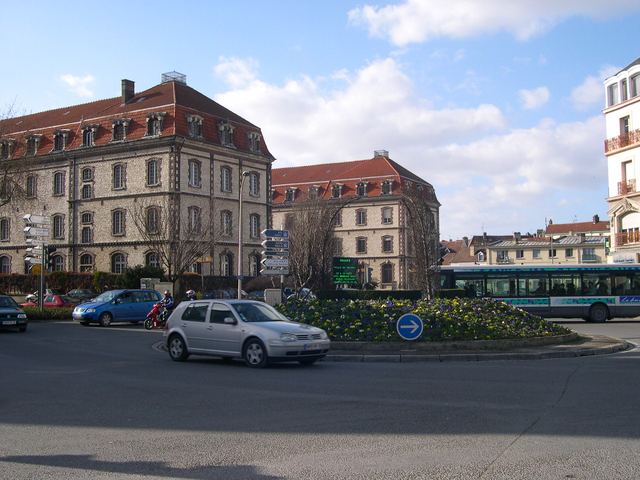  lycée, ancienne caserne